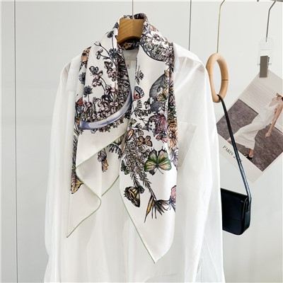 Bufanda de seda con estampado de mariposas